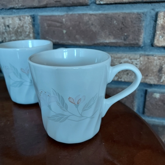 Corelle Coordinates Corning Pink Trio Coffee Mugs White Swirl Pink Flowers Set 4 - Picture 2 of 10